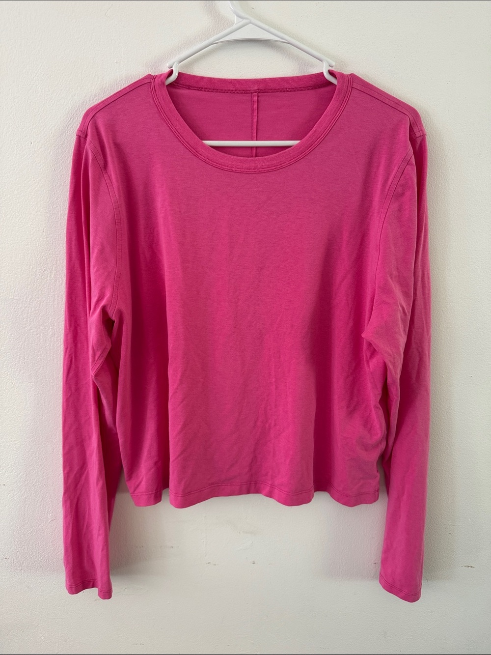 lululemon athletica Bright Pink Long Sleeve Crew Sz L